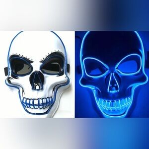 NEW SKELETON HALLOWEEN. LIGHTS UP BLUE. FITS KIDS AND ADULTS